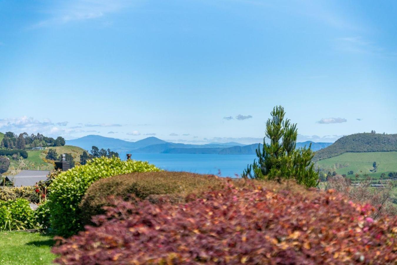 Scenic Solitude - Wake Up To Lake And Mountain Views! Taupo Kültér fotó