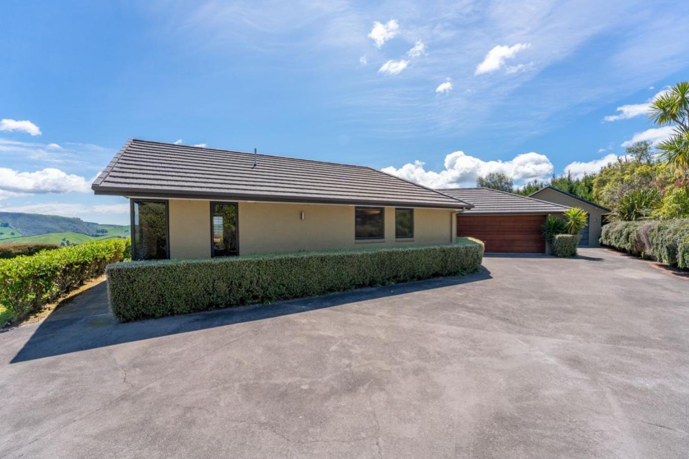 Scenic Solitude - Wake Up To Lake And Mountain Views! Taupo Kültér fotó